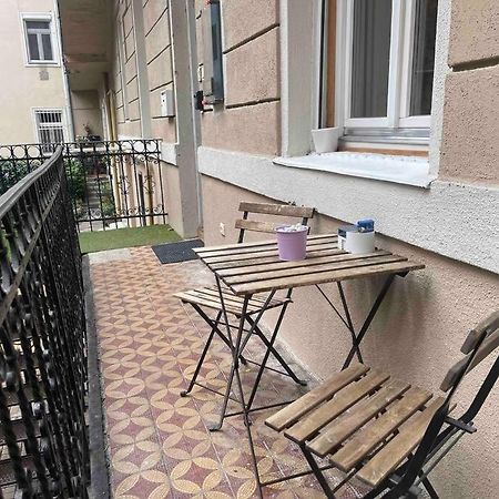 Knezits Spacious Ac Terrace Free Parking Budapest Esterno foto
