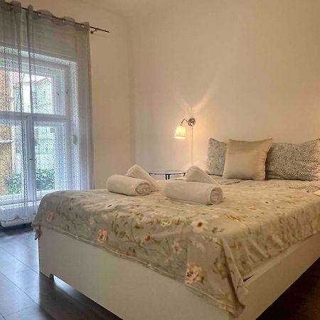Knezits Spacious Ac Terrace Free Parking Budapest Esterno foto