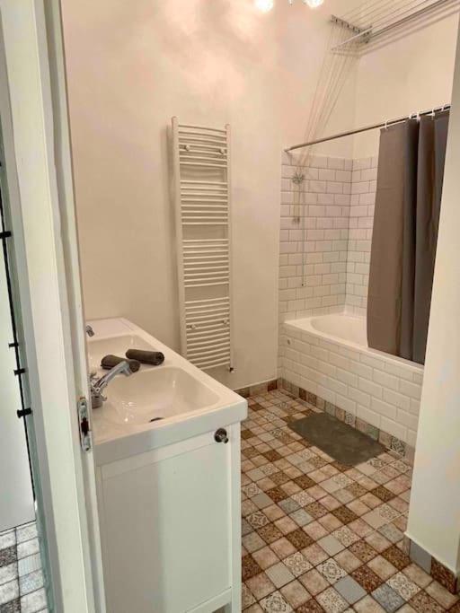 Knezits Spacious Ac Terrace Free Parking Budapest Esterno foto