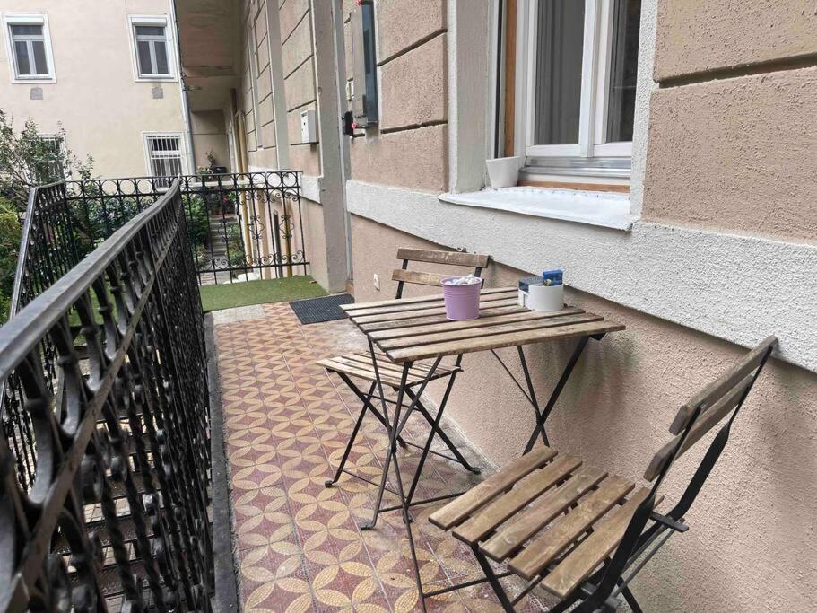 Knezits Spacious Ac Terrace Free Parking Budapest Esterno foto