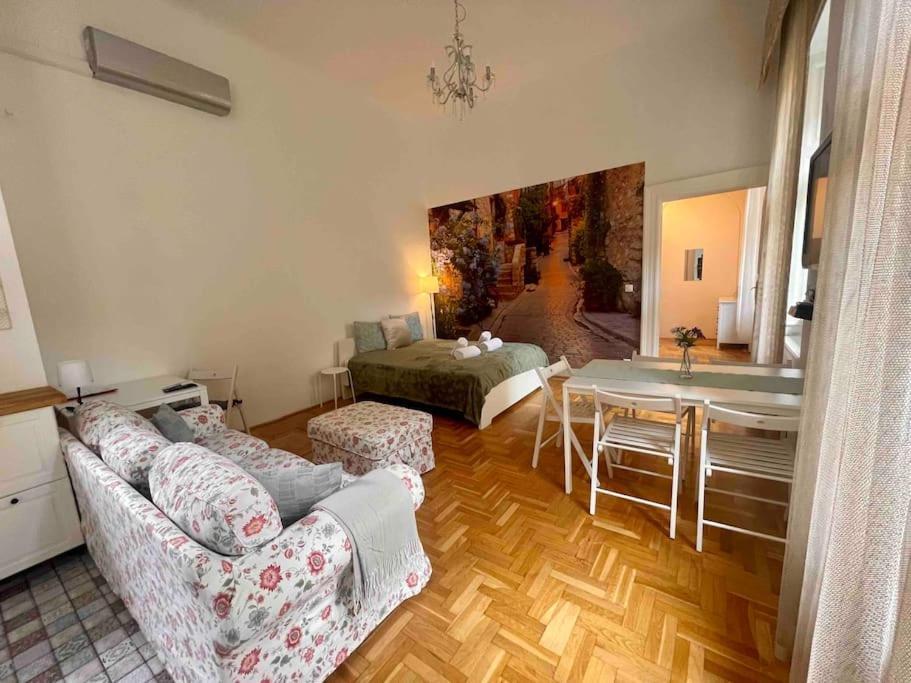 Knezits Spacious Ac Terrace Free Parking Budapest Esterno foto